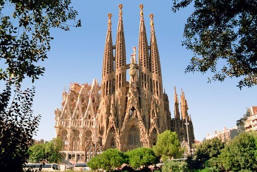 spain-barcelona-sagrada-familia-080416-az