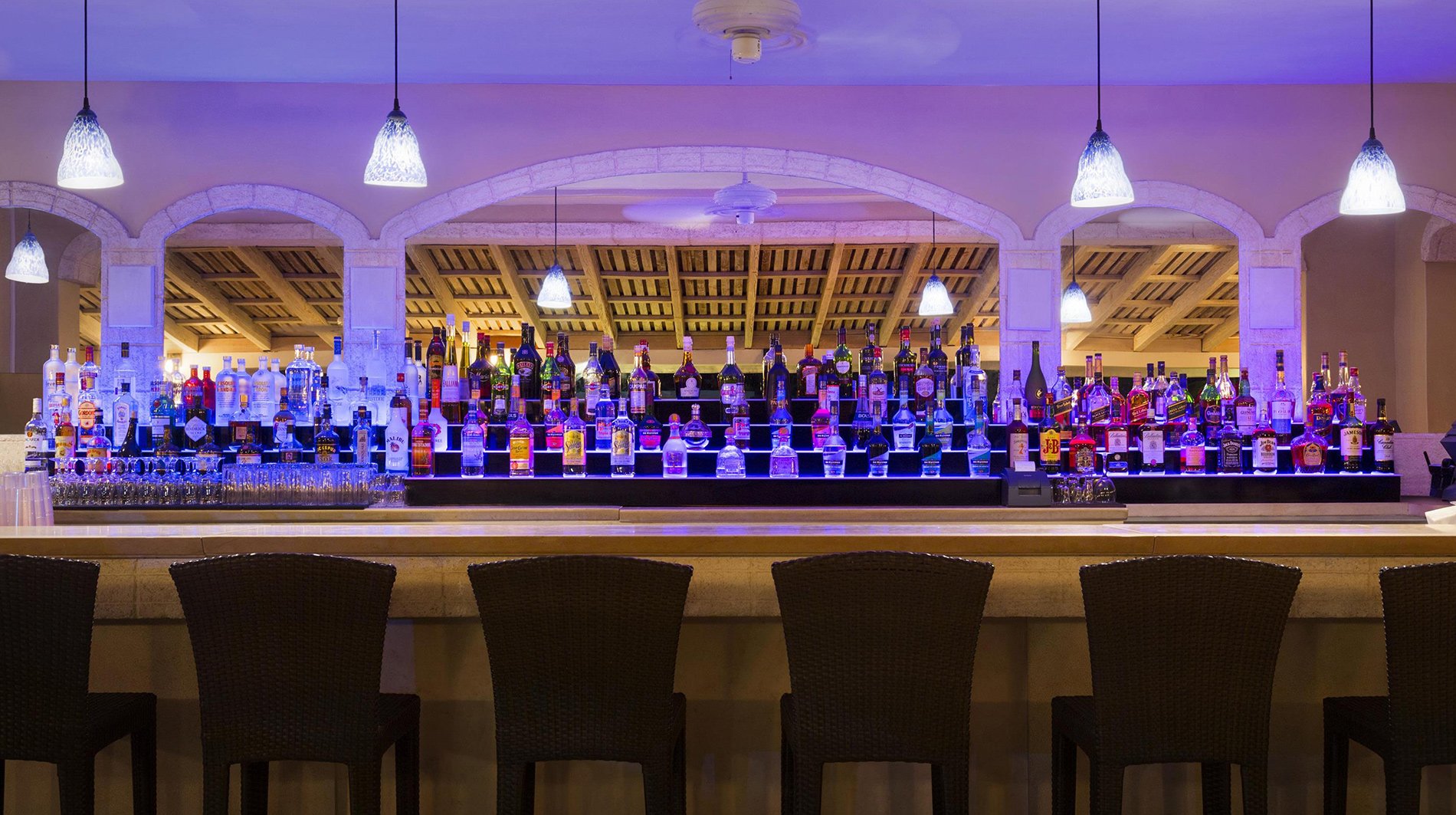 fairmont-royal-pavilion-barbados-taboras-bar